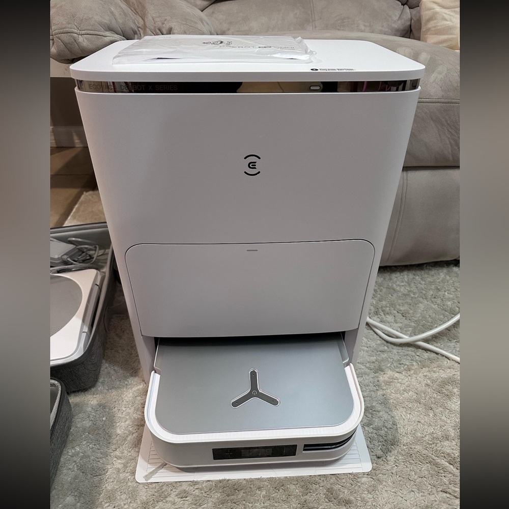 ECOVACS DEEBOT X2 OMNI WHITE- VACCUM AND MOPING (brand new+ extra supplies)